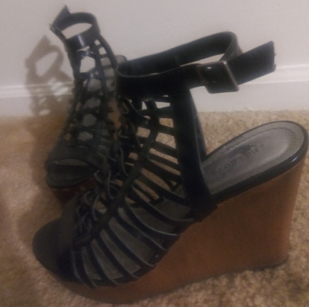 Shoes - Picture 3 of 6